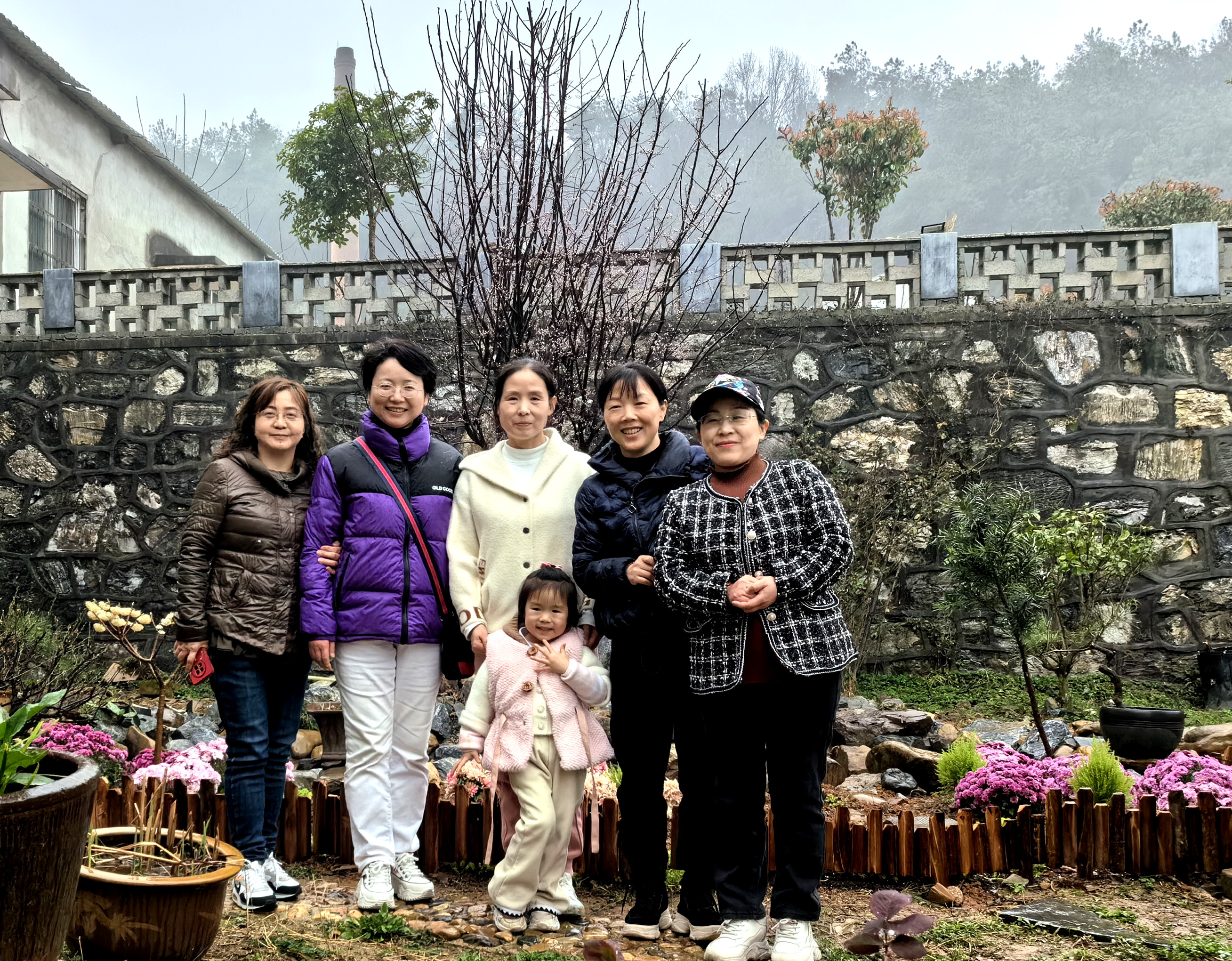 0312高琦小学三八节采摘活动_副本.jpg 0312高琦小学三八节采摘活动_副本.jpg