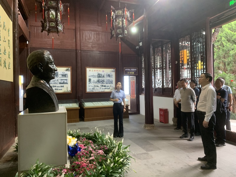 参观2.jpg