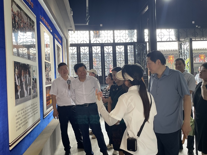 参观图片.jpg