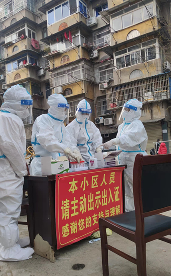 会员杨庆梅携企业“含羞草医美”在战疫一线_副本