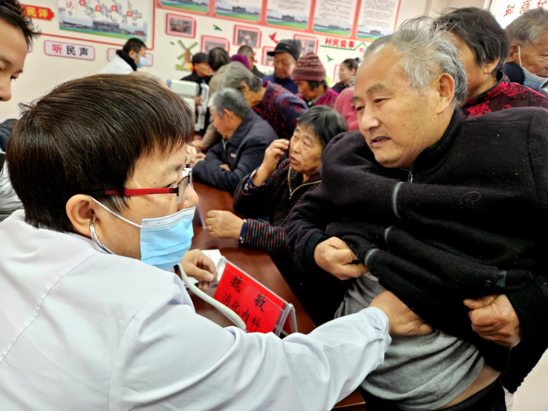 1127民进安庆市委会赴松桂村“医”路同行义诊活动5_副本